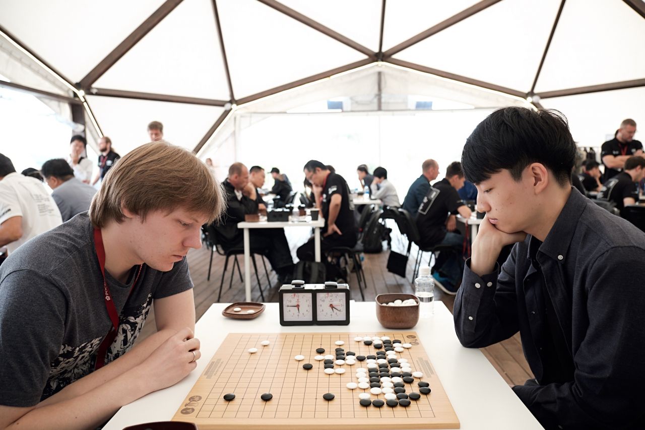 Ilya playing against Song Jae-hwan